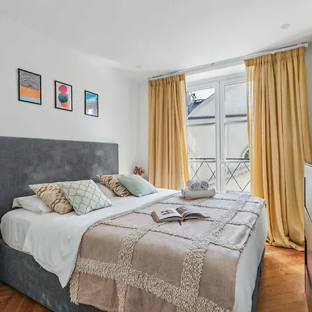 Orsay Flat Apartment *