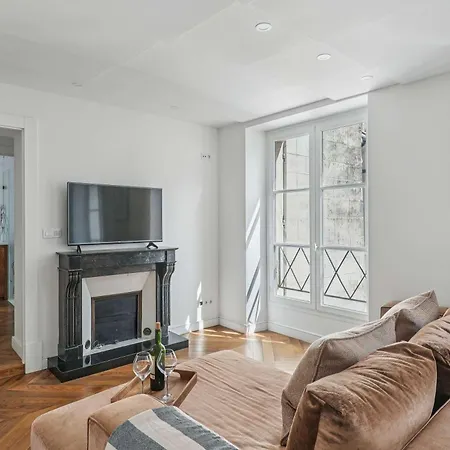 Orsay Flat Apartment